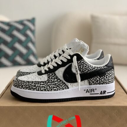 LOUIS VUITTON × NIKE AIR FORCE 1 SNEAKER