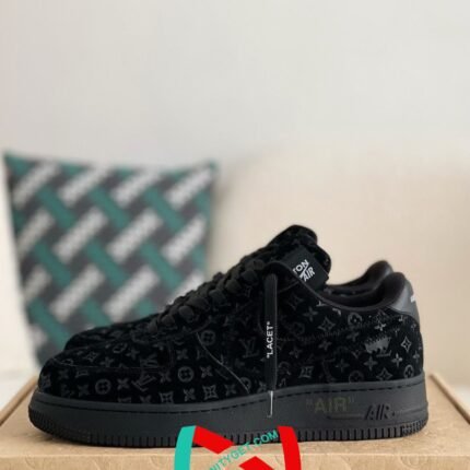 LOUIS VUITTON × NIKE AIR FORCE 1 Sneaker