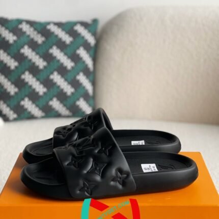 LOUIS VUITTON  WOMEN'S SLIPPERS